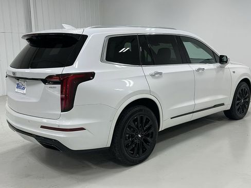Used 2022 Cadillac XT6 Premium Luxury w/ LPO, ONYX Package image 5