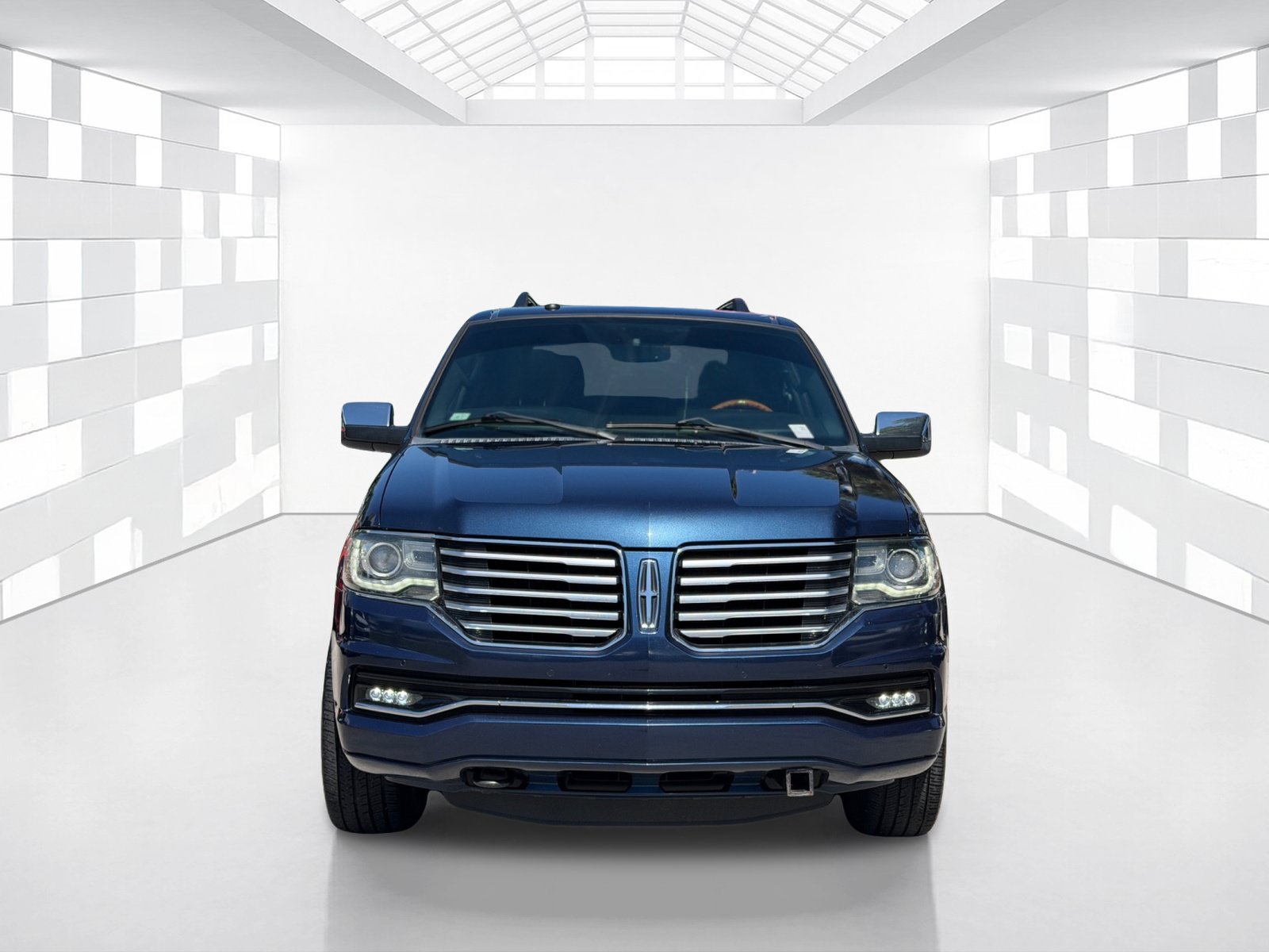Used 2017 Lincoln Navigator L Select RWD image 2
