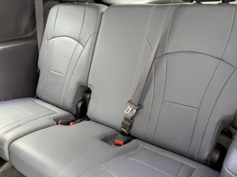 Used 2021 Buick Enclave Essence w/ Sport Touring Edition FWD image 18