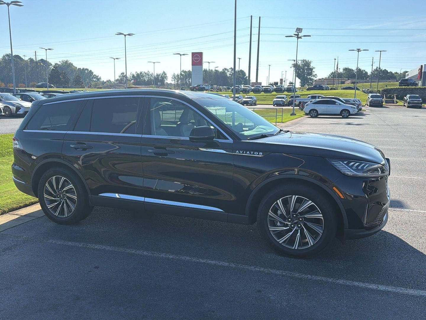 Used 2025 Lincoln Aviator 2WD image 7