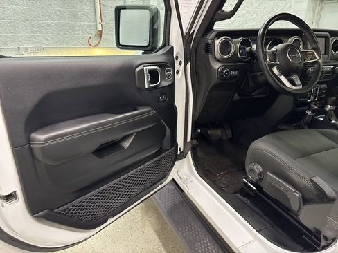Used 2019 Jeep Wrangler Unlimited Sahara w/ Cold Weather Group image 9