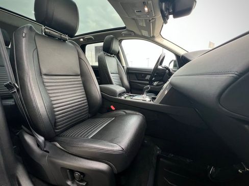 Used 2020 Land Rover Discovery Sport S image 29