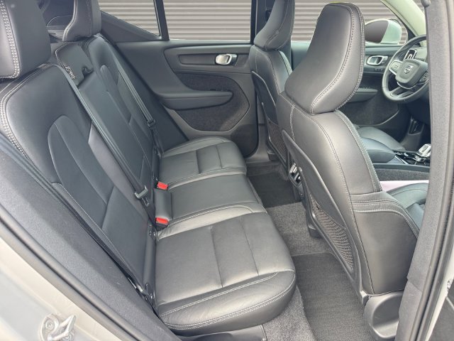 Used 2025 Volvo XC40 B5 Plus AWD/4WD image 17