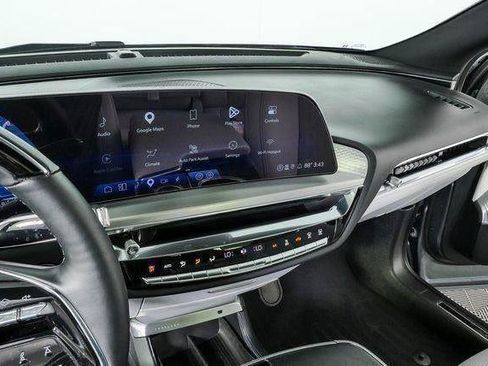 Used 2023 Cadillac Lyriq 2WD image 15
