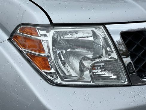 Used 2019 Nissan Frontier SV image 11