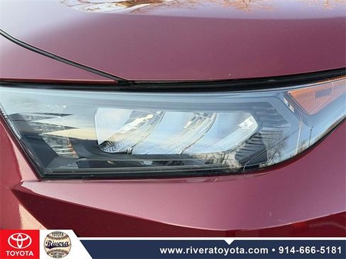 Used 2022 Toyota RAV4 LE image 9