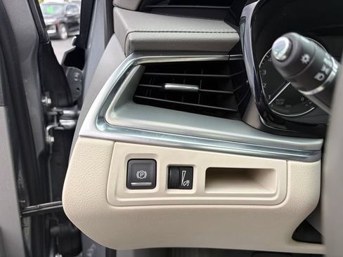 Certified 2024 Cadillac XT5 Premium Luxury w/ LPO, Floor Liner Package AWD/4WD image 21