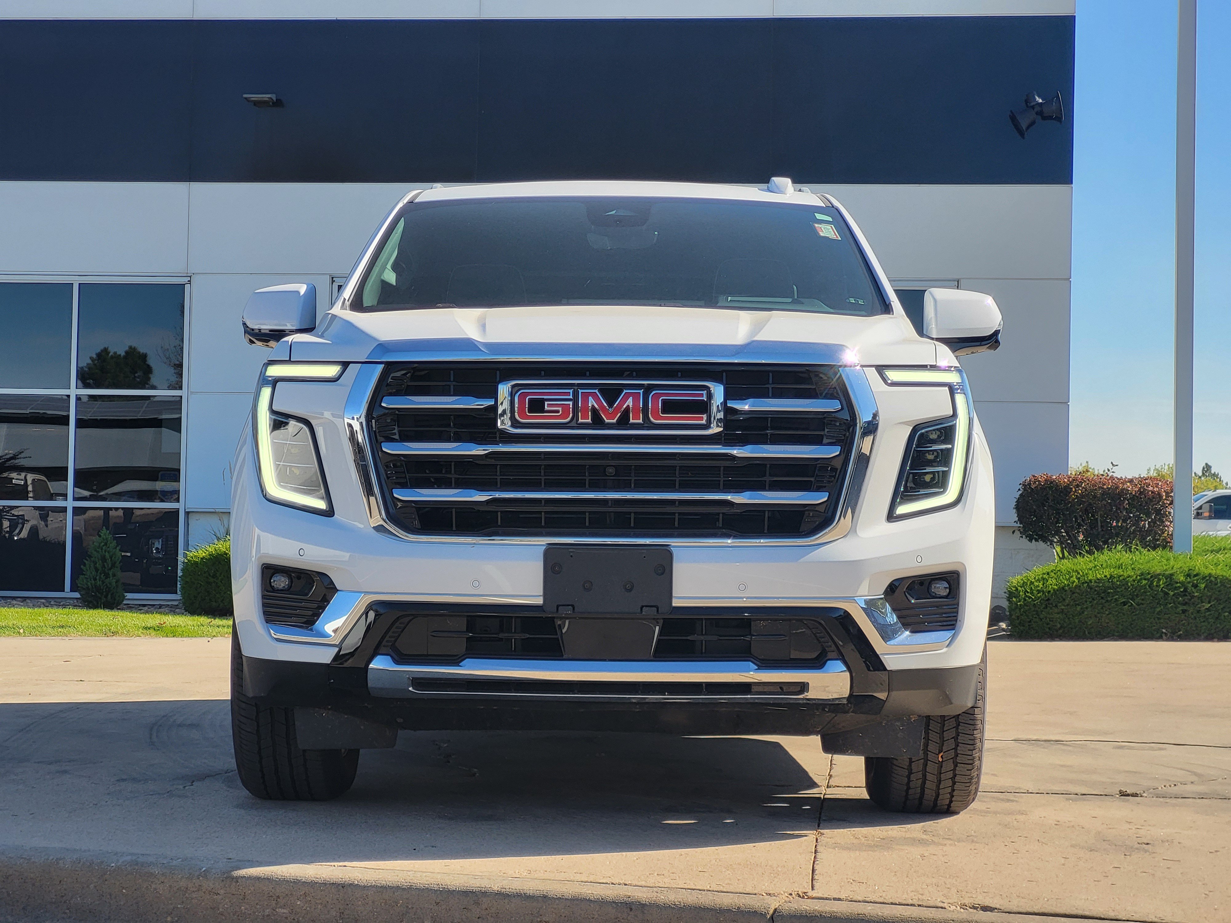 Used 2026 GMC Yukon Elevation w/ Elevation Premium Package AWD/4WD image 8