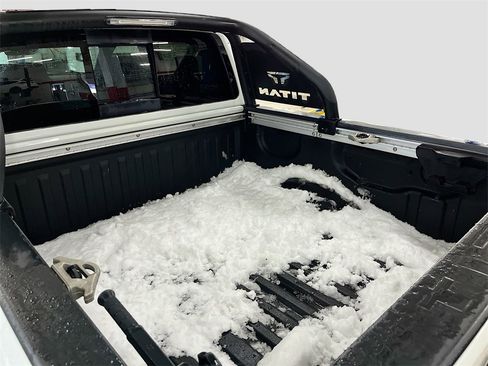 Used 2023 Nissan Titan SV w/ SV Convenience Package image 26