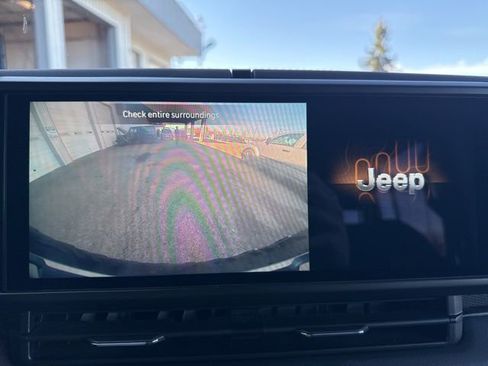 Used 2024 Jeep Wrangler Unlimited Rubicon AWD/4WD image 35
