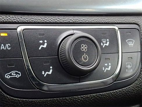 Used 2016 Chevrolet Impala LT w/ Convenience Package image 22