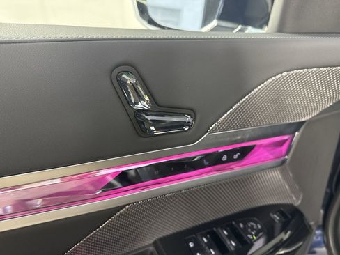 Used 2023 BMW i7 xDrive60 image 21