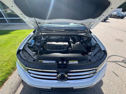 Certified 2022 Volkswagen Tiguan SE w/ Panoramic Sunroof Package image 25