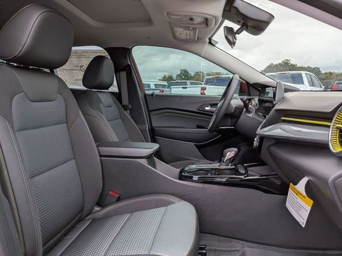 New 2026 Chevrolet Trax LT w/ Sunroof Package FWD image 29