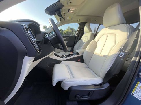 Certified 2023 Volvo XC40 B5 Plus w/ Protection Package Premier AWD/4WD image 18