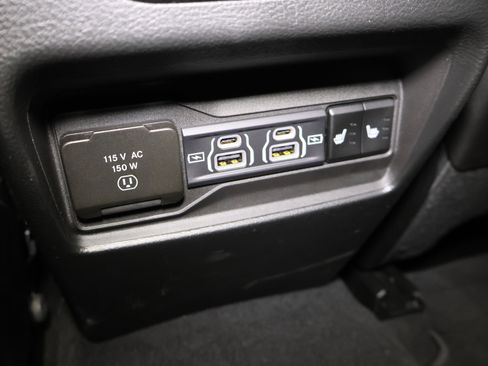 Used 2025 Jeep Grand Cherokee Limited w/ Luxury Tech Group II image 41