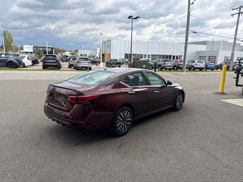 Used 2023 Nissan Altima 2.5 SV FWD image 5