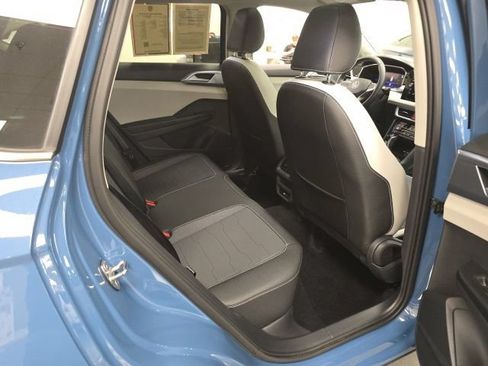 Used 2025 Volkswagen Taos SE AWD/4WD image 8