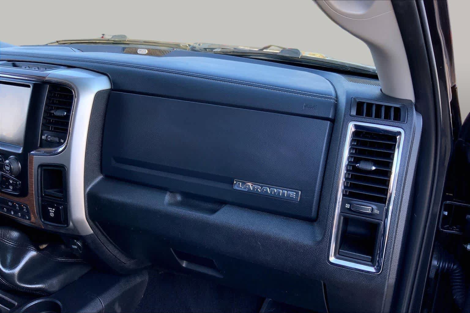 Used 2016 RAM 3500 Laramie AWD/4WD image 17