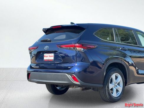 Used 2025 Toyota Highlander LE image 11
