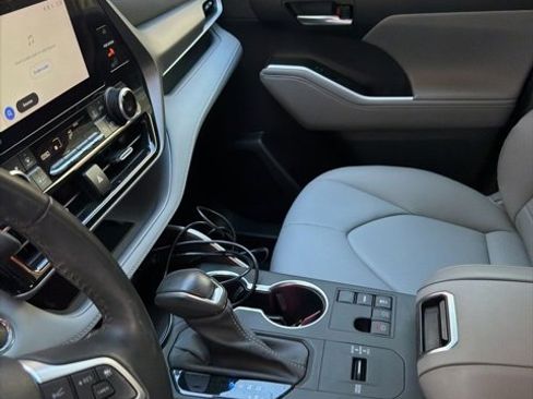 Used 2023 Toyota Highlander XLE image 15