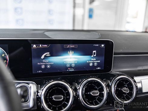 Used 2021 Mercedes-Benz GLB 250 4MATIC w/ Premium Package image 28