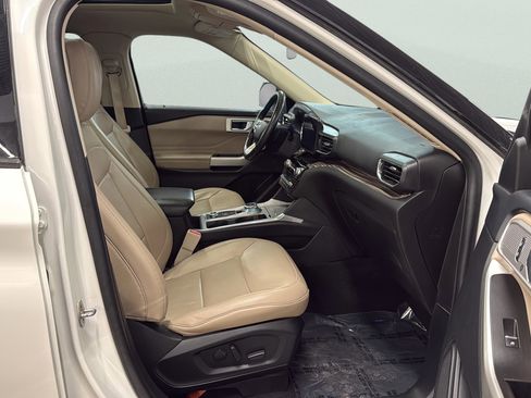 Certified 2021 Ford Explorer Limited w/ Equipment Group 301A image 6
