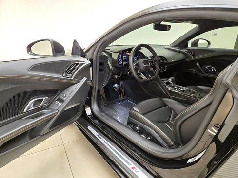 Used 2021 Audi R8 V10 w/ Premium Package image 16
