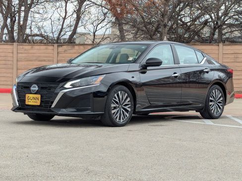 Used 2025 Nissan Altima 2.5 SV image 8