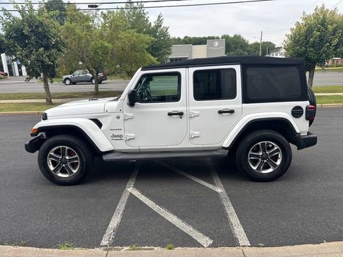 Used 2018 Jeep Wrangler Unlimited Sahara AWD/4WD image 6
