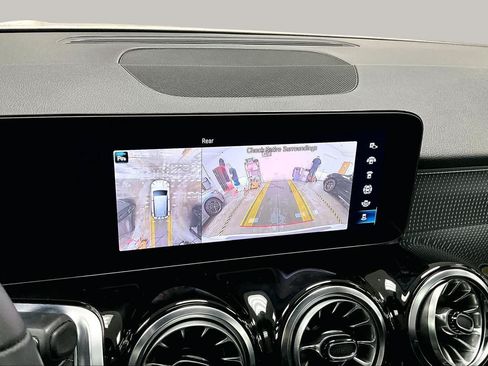Used 2023 Mercedes-Benz GLB 250 4MATIC image 29
