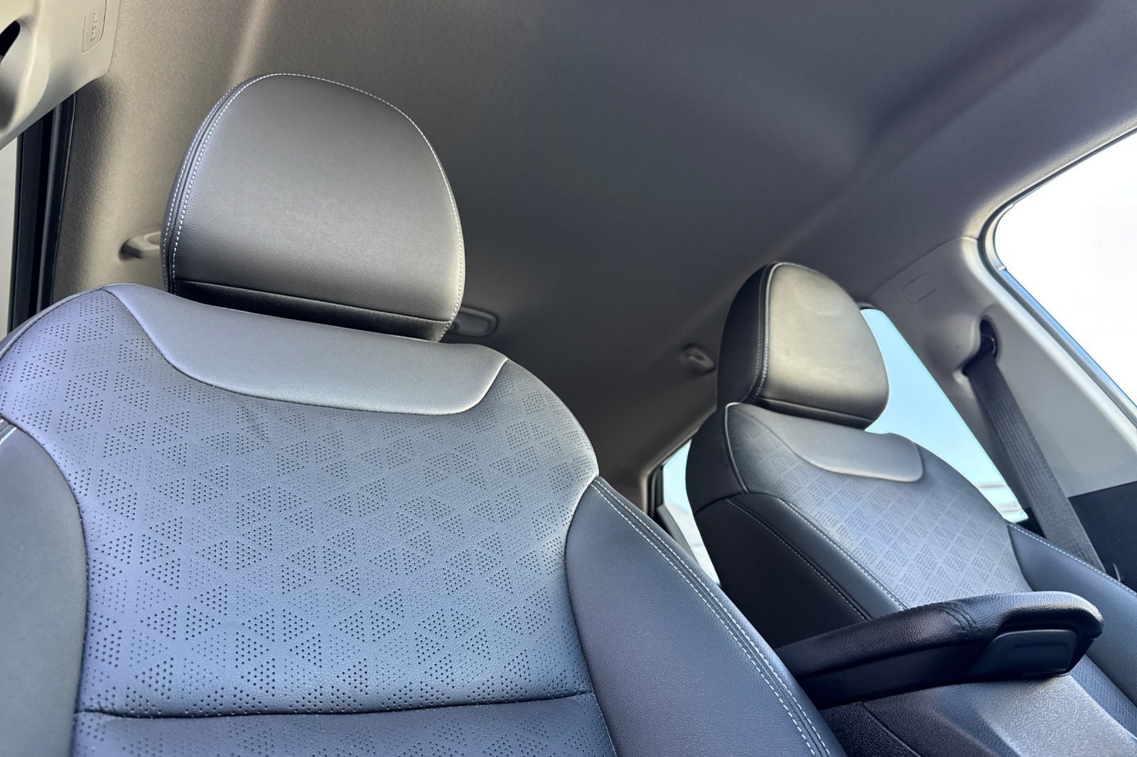 Used 2023 Chevrolet Bolt LT w/ Infotainment Package FWD image 17