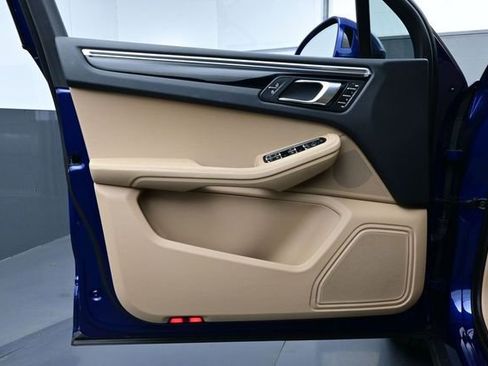 Certified 2023 Porsche Macan AWD/4WD image 7