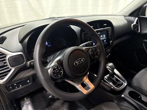 Used 2020 Kia Soul S FWD image 25