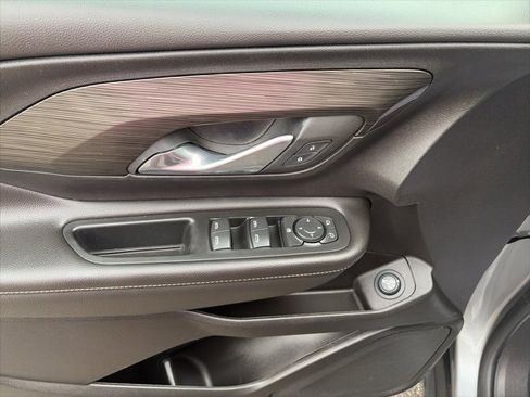 Used 2023 GMC Terrain SLE w/ Driver Convenience Package image 12