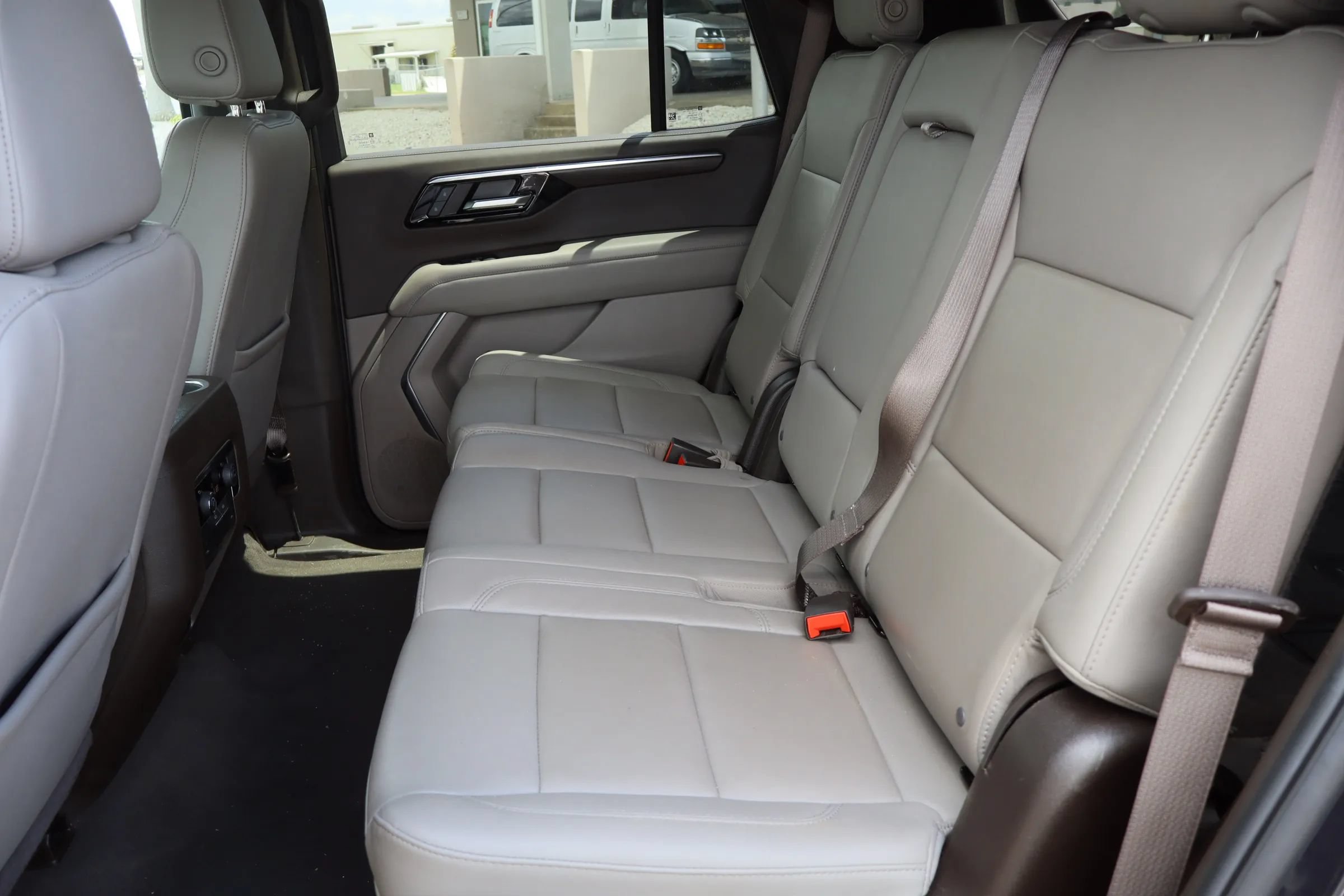 Used 2025 Chevrolet Tahoe LT RWD image 24