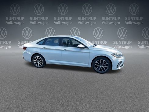 New 2025 Volkswagen Jetta SE image 25
