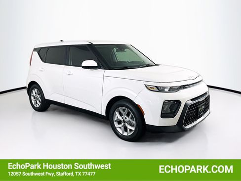 Used 2022 Kia Soul LX w/ Technology Package FWD image 1