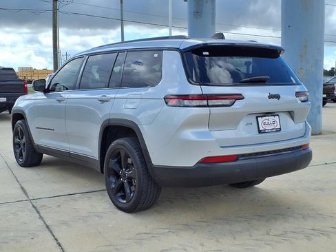 Used 2023 Jeep Grand Cherokee L Laredo RWD image 2