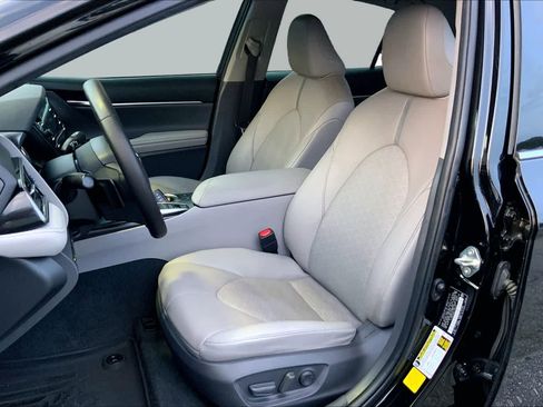 Used 2020 Toyota Camry XSE FWD image 8