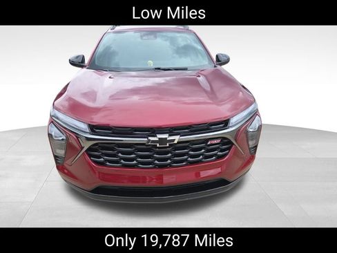 Used 2024 Chevrolet Trax RS w/ Driver Confidence Package FWD image 2