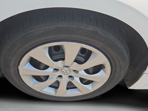 Used 2025 Toyota Corolla LE FWD image 30