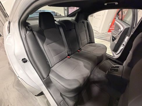 Used 2018 Ford Taurus SEL image 6