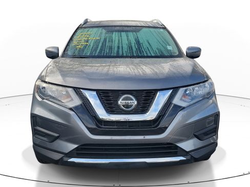 Used 2018 Nissan Rogue SV image 2