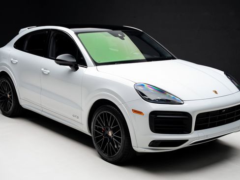 Used 2021 Porsche Cayenne GTS AWD/4WD image 40
