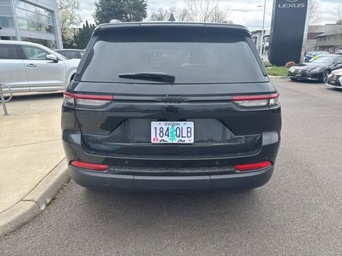 Used 2025 Jeep Grand Cherokee Altitude image 6