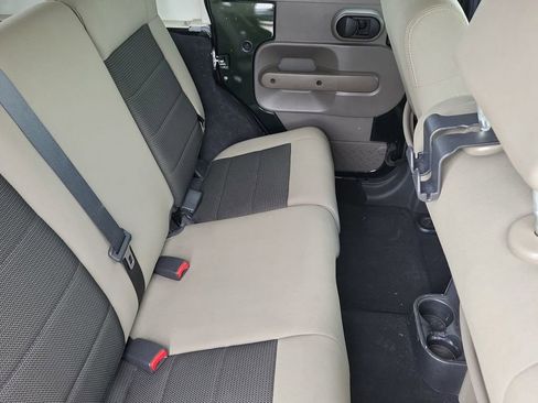 Used 2010 Jeep Wrangler Unlimited Sahara AWD/4WD image 30