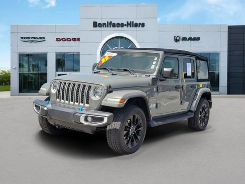 Used 2022 Jeep Wrangler Unlimited Sahara AWD/4WD image 3