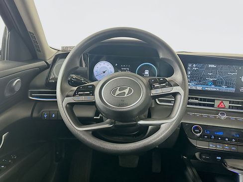 Used 2024 Hyundai Elantra SEL image 18