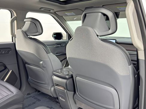 Used 2024 Kia EV9 Land image 37